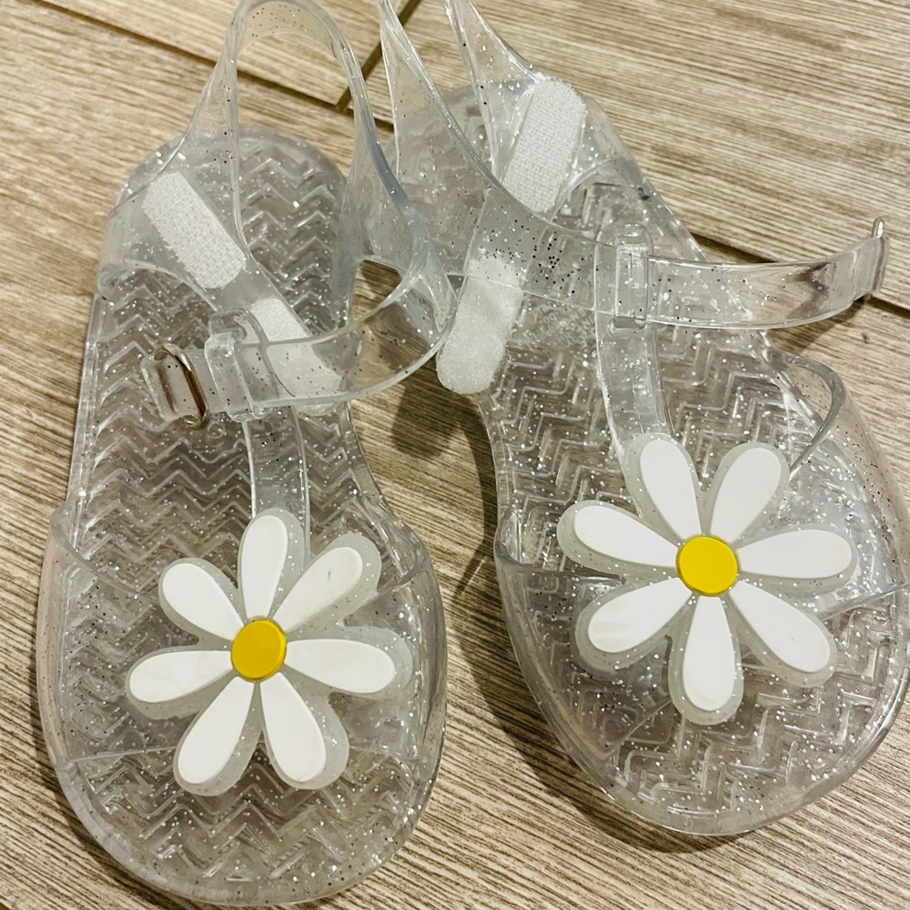 Daisy jelly sandals size 6
